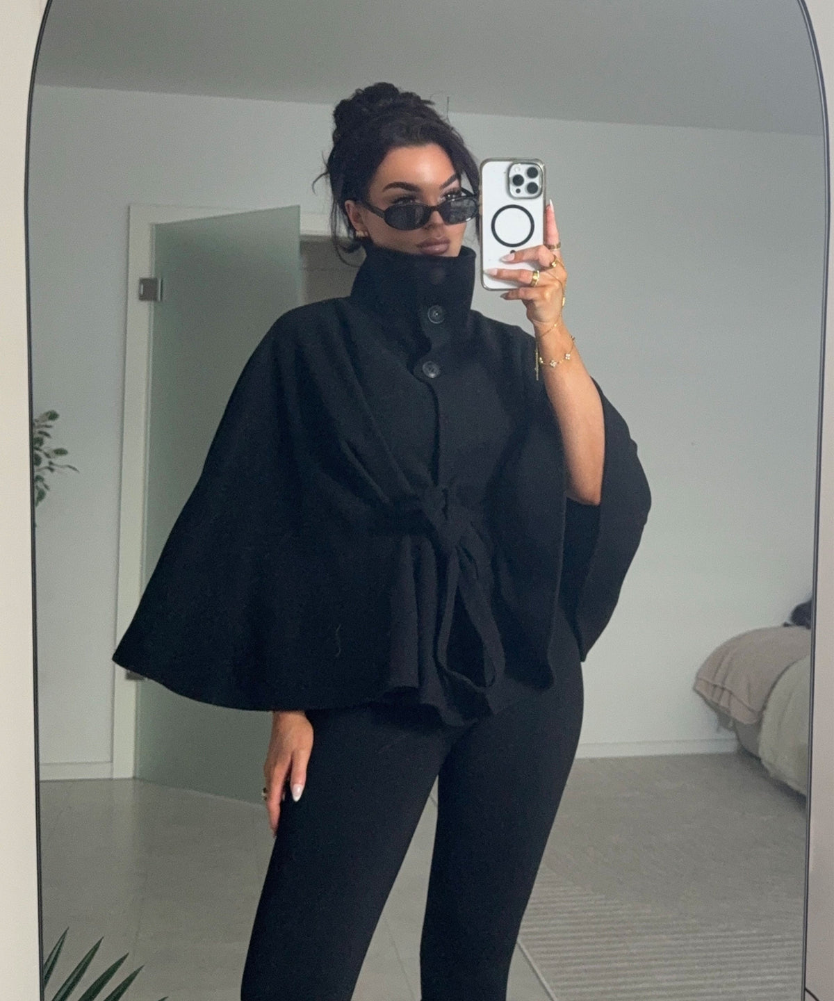 The Chelsea Cape in black
